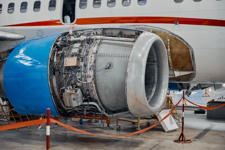 Exposed engine showing engine control unit (EEC) and V2500 FADEC